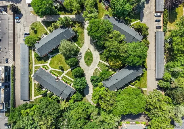 Photo 3 of Condo for sale at 1250 Trailwood Path, Bloomfield Hills, MI 48301 1743 | MLS# 61000677 | Listing updated on 2026-10-22