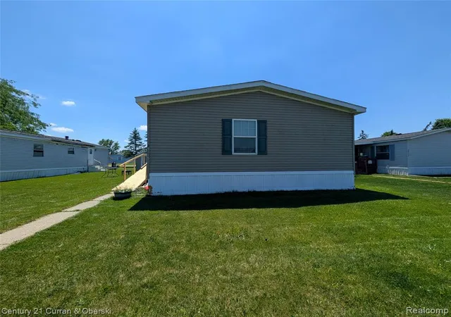 Homes for sale in Flat Rock, MI | 29319 Maple, Flat Rock, MI 48134 | MLS# 61006588