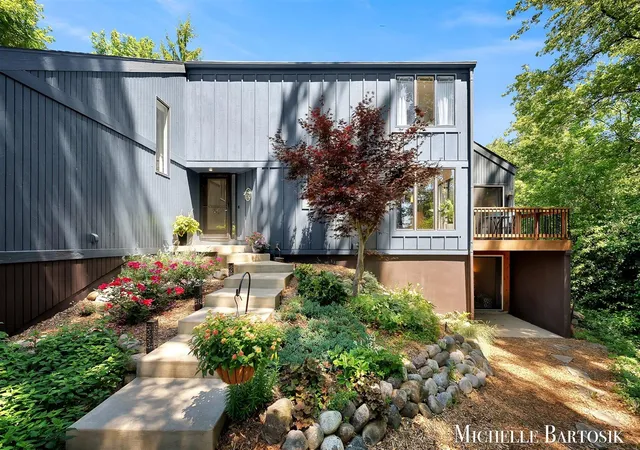 Photo 3 of Single family home for sale at 3301 Midland Dr, Grand Rapids, MI 49546 | MLS# 70545226 | Listing updated on 2026-08-12