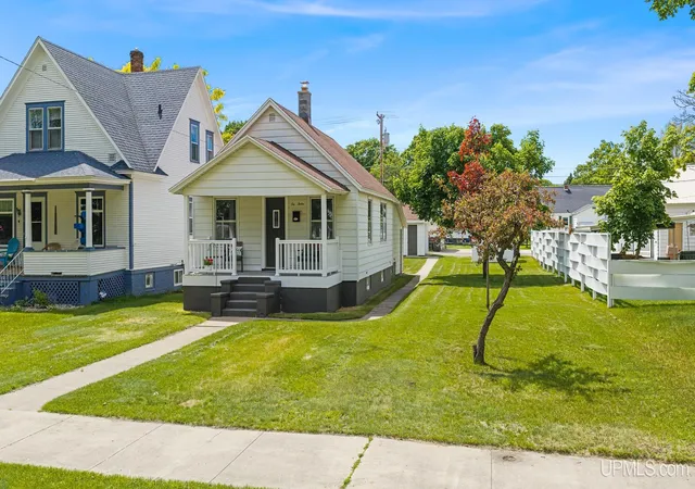 Homes for sale in Escanaba, MI | 612 S 15Th St, Escanaba, MI 49829 | MLS# 50212994