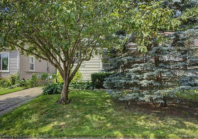 Photo 2 of Sale Pending at 15979 Norborne, Redford, MI 48239 3817 | MLS# 61010470 | Listing updated on 2026-09-15