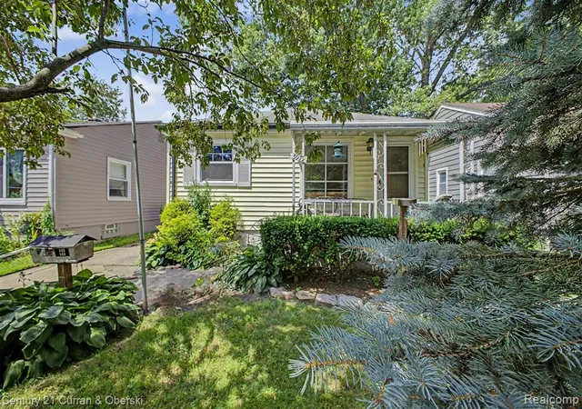 Photo 3 of Sale Pending at 15979 Norborne, Redford, MI 48239 3817 | MLS# 61010470 | Listing updated on 2026-09-15