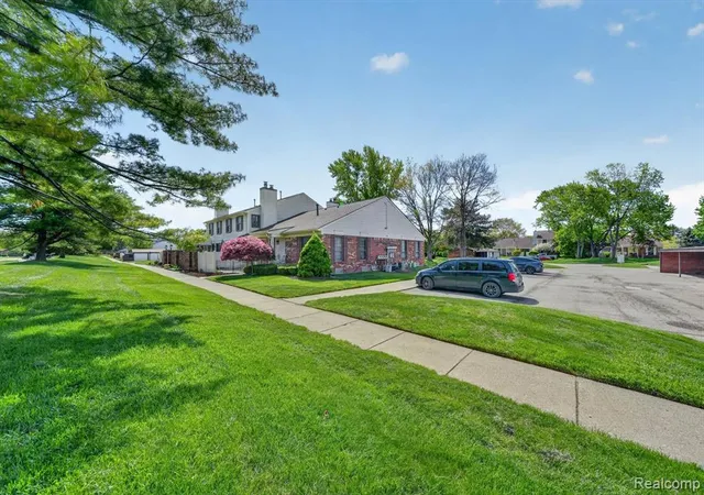 2nd image of 38969 Golfview Dr, Clinton Township, MI 48038 | MLS# 60997333