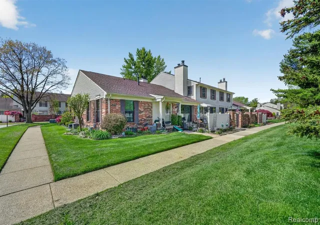 3rd image of 38969 Golfview Dr, Clinton Township, MI 48038 | MLS# 60997333