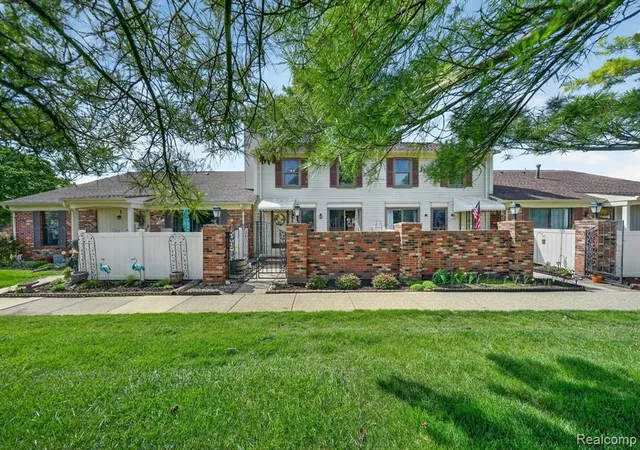 4th image of 38969 Golfview Dr, Clinton Township, MI 48038 | MLS# 60997333