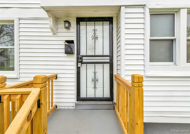 3rd image of 16121 Manning St, Detroit, MI 48205 2079 | MLS# 60950015