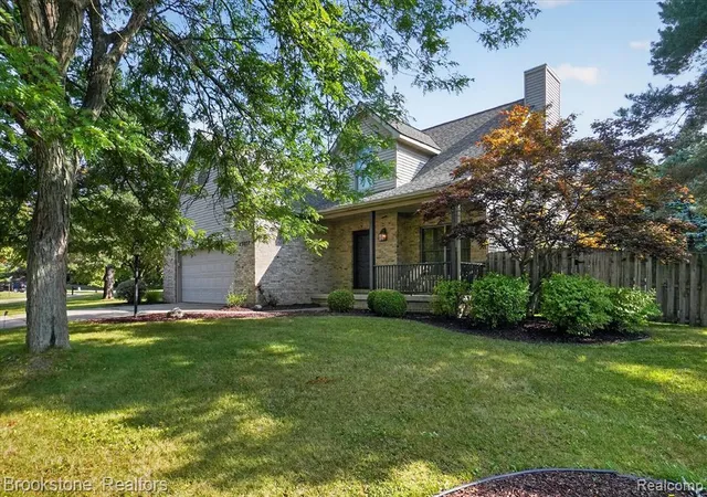 Photo 2 of Sale Pending at 13071 Sherrington Dr, De Witt, MI 48820 | MLS# 61018187 | Listing updated on 2026-08-22