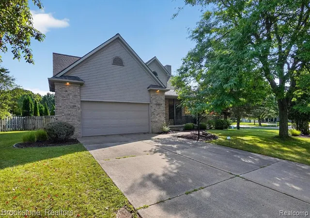 Photo 3 of Sale Pending at 13071 Sherrington Dr, De Witt, MI 48820 | MLS# 61018187 | Listing updated on 2026-08-22