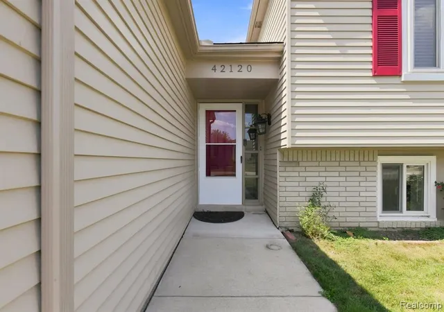 Photo 5 of Single family home for sale at 42120 Ridge Rd, Novi, MI 48375 2673 | MLS# 61023998 | Listing updated on 2026-08-30