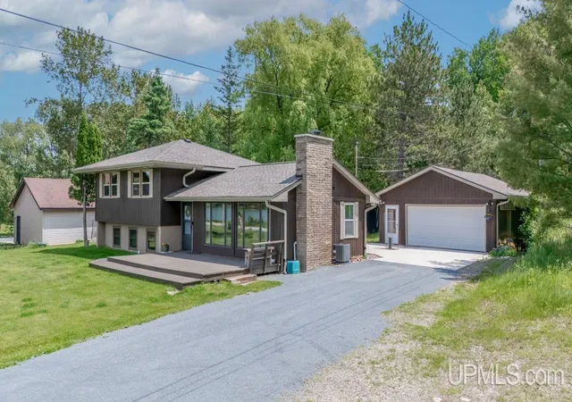 Homes for sale in Iron Mountain, MI | W8135 S Lake Antoine Rd, Iron Mountain, MI 49801 | MLS# 50205092