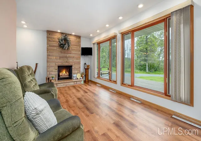 Homes for sale in Iron Mountain, MI | W8135 S Lake Antoine Rd, Iron Mountain, MI 49801 | MLS# 50205092