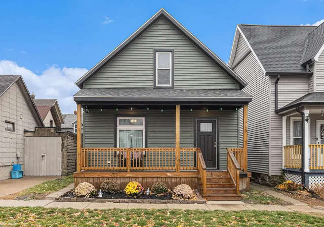 Photo 1 of Sale Pending at 713 Rawlins St, Port Huron, MI 48060 | MLS# 50194053 | Listing updated on 2025-12-17
