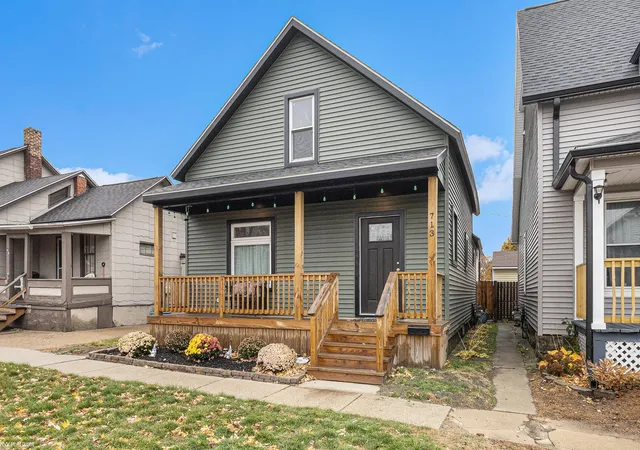 Photo 2 of Sale Pending at 713 Rawlins St, Port Huron, MI 48060 | MLS# 50194053 | Listing updated on 2025-12-17