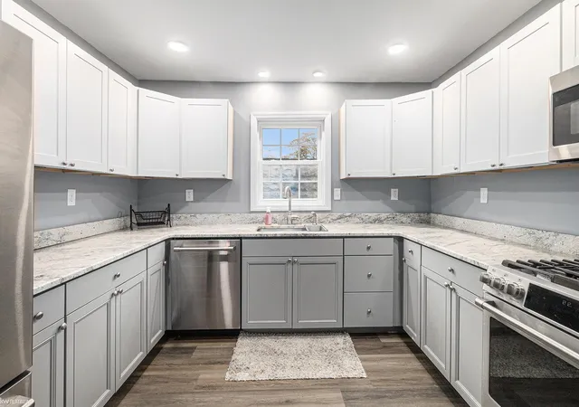 Photo 4 of Sale Pending at 713 Rawlins St, Port Huron, MI 48060 | MLS# 50194053 | Listing updated on 2025-12-17