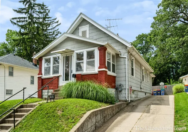 Photo 1 of Sale Pending at 513 Spring Ave, Grand Rapids, MI 49503 | MLS# 70553523 | Listing updated on 2026-08-21
