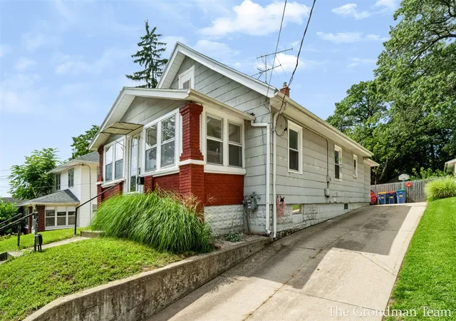 Photo 2 of Sale Pending at 513 Spring Ave, Grand Rapids, MI 49503 | MLS# 70553523 | Listing updated on 2026-08-21