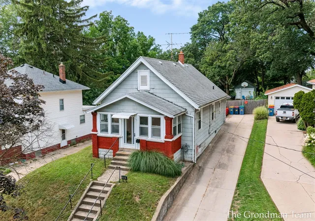 Photo 3 of Sale Pending at 513 Spring Ave, Grand Rapids, MI 49503 | MLS# 70553523 | Listing updated on 2026-08-21