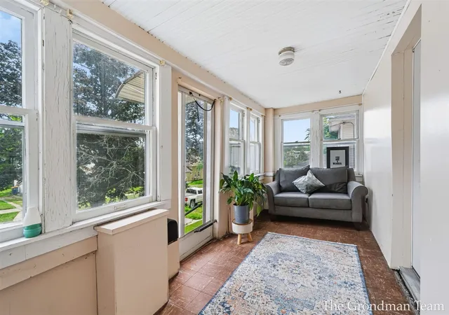 Photo 4 of Sale Pending at 513 Spring Ave, Grand Rapids, MI 49503 | MLS# 70553523 | Listing updated on 2026-08-21