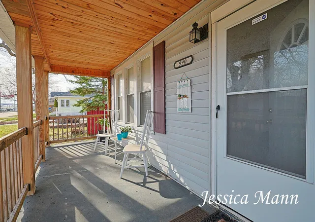 2nd image of 990 W Laketon Ave, Muskegon, MI 49441 | MLS# 70523666