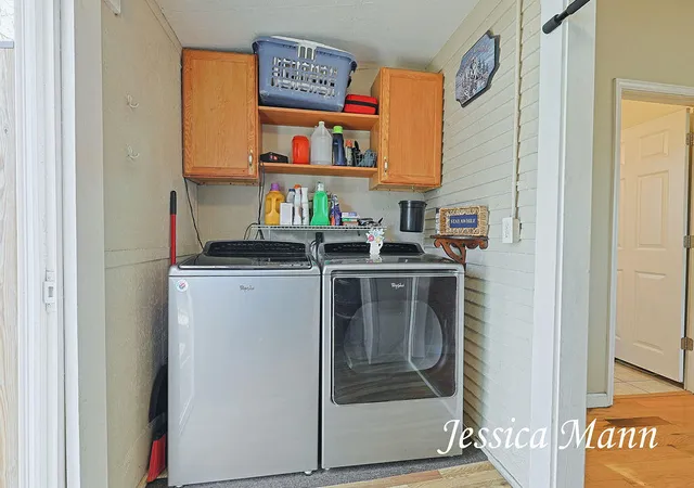 3rd image of 990 W Laketon Ave, Muskegon, MI 49441 | MLS# 70523666