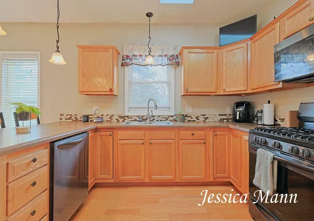 5th image of 990 W Laketon Ave, Muskegon, MI 49441 | MLS# 70523666