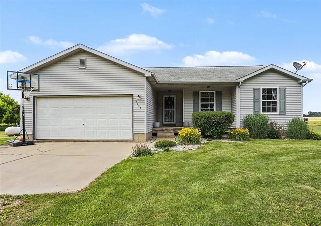 Homes for sale in Eaton Rapids, MI | 6253 Mills Hwy, Eaton Rapids, MI 48827 | MLS# 70542560