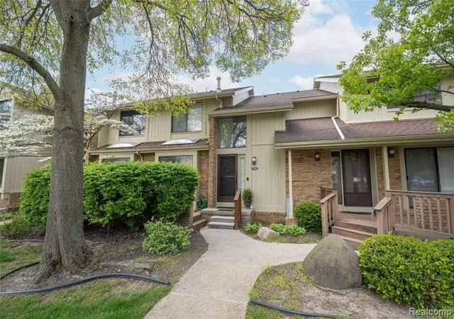 1st image of 5590 Hillcrest Cir, West Bloomfield, MI 48322 1257 | MLS# 61024048