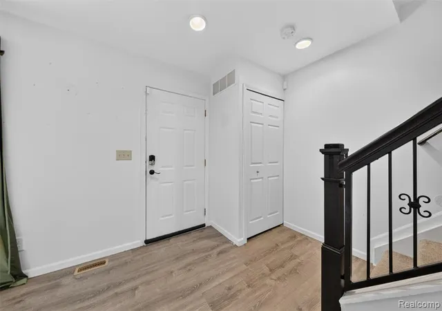 Photo 4 of Sale Pending at 20471 Hollywood St, Harper Woods, MI 48225 1164 | MLS# 61011877 | Listing updated on 2026-08-31