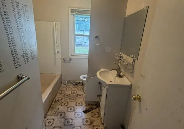 3rd image of 3250 Carlton Blvd, Jackson, MI 49203 | MLS# 70534545