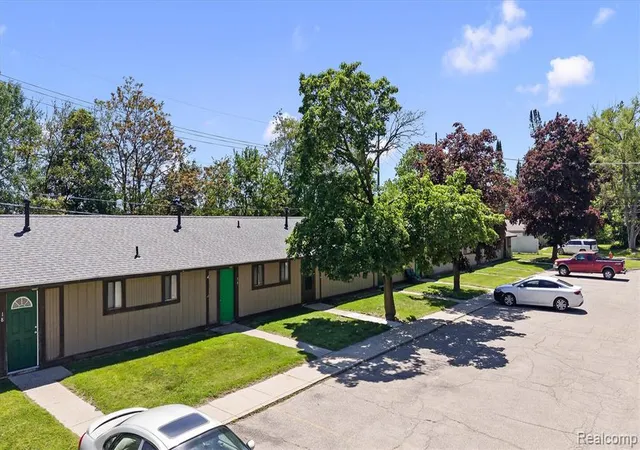 1st image of 4144 Airport Rd, Waterford, MI 48329 | MLS# 60998394