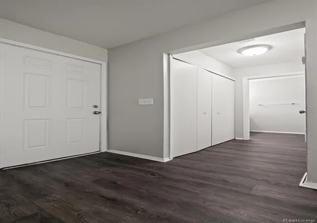 2nd image of 4144 Airport Rd, Waterford, MI 48329 | MLS# 60998394