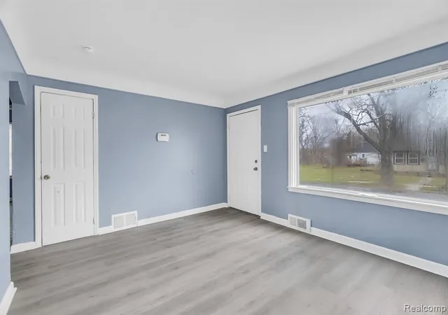 5th image of 7819 Longacre St, Detroit, MI 48228 3540 | MLS# 60979952
