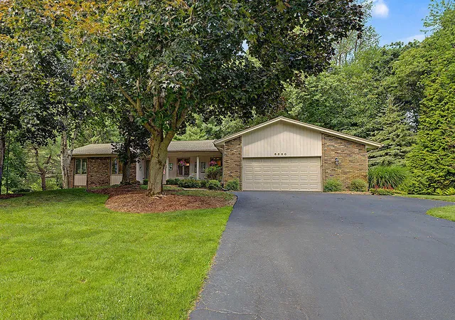 Photo 2 of Sale Pending at 6680 Gleneagles Dr, Grand Rapids, MI 49546 | MLS# 70544424 | Listing updated on 2026-07-14
