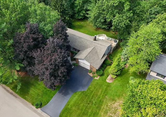 Photo 3 of Sale Pending at 6680 Gleneagles Dr, Grand Rapids, MI 49546 | MLS# 70544424 | Listing updated on 2026-07-14