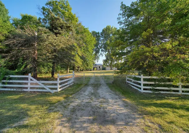 Photo 3 of Single family home for sale at 49300 Arkona Rd, Belleville, MI 48111 | MLS# 70547516 | Listing updated on 2026-09-18