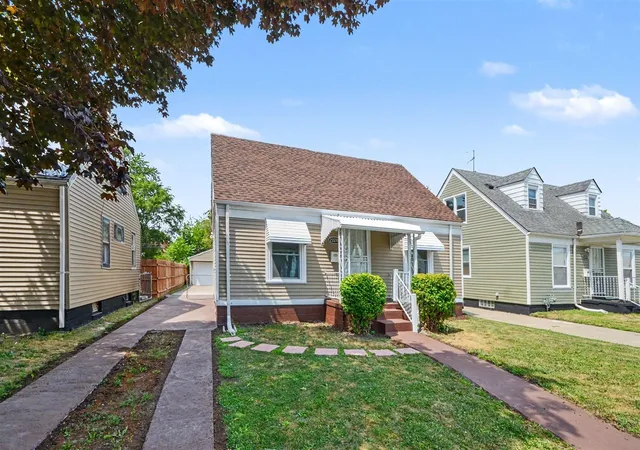 2nd image of 20283 Bradford St, Detroit, MI 48205 | MLS# 70549575