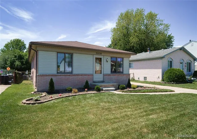 Homes for sale in Rockwood, MI | 32138 Glaser Rd, Rockwood, MI 48173 | MLS# 60999828