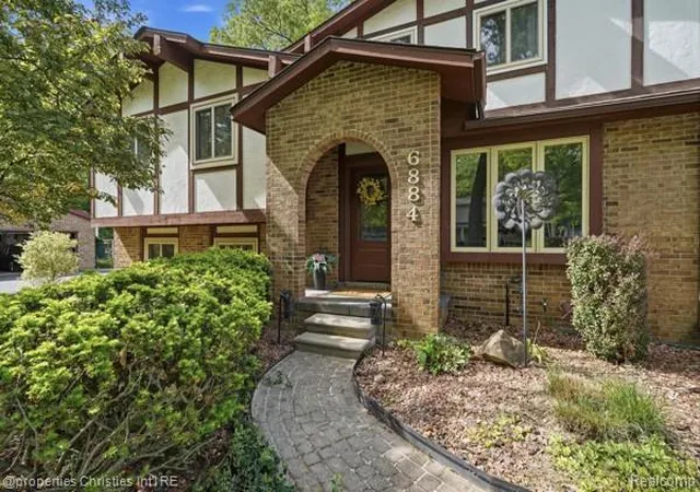 Photo 3 of Single Family Residence at 6884 Aeroview St, West Bloomfield, MI 48324 | MLS# 61000691 | | Sold on 2026-07-13