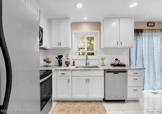 Photo 4 of Single family home for sale at 26441 Roberta St, Roseville, MI 48066 3255 | MLS# 61024119 | Listing updated on 2026-09-12