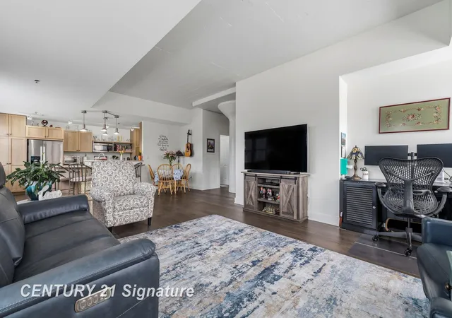 Listing Photo 4 - Condo for sale in building located at 225 Jennison Pl, Bay City, MI 48708