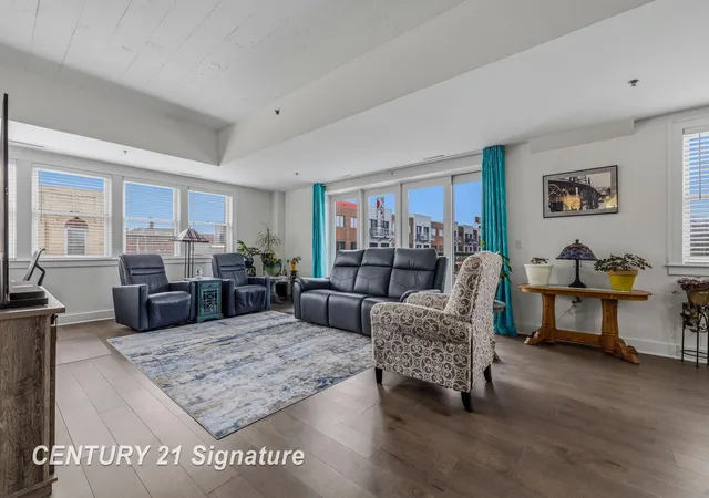Listing Photo 5 - Condo for sale in building located at 225 Jennison Pl, Bay City, MI 48708