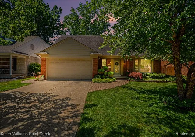 Homes for sale in Grosse Pointe Woods, MI | 1437 Blairmoor Ct, Grosse Pointe Woods, MI 48236 | MLS# 61005277