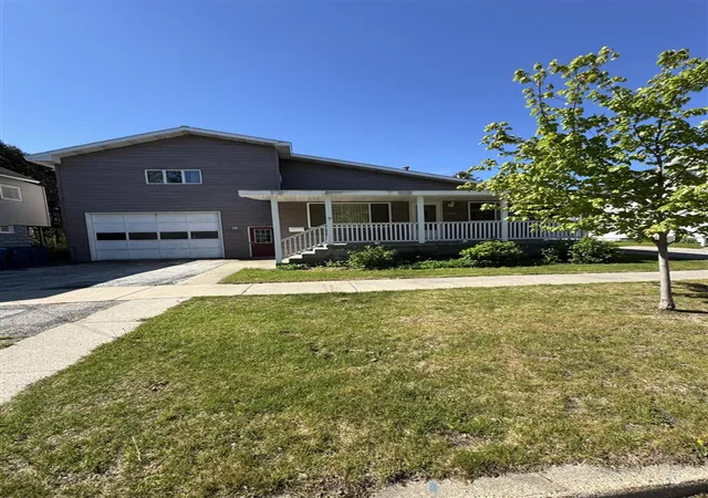 Homes for sale in Manistee, MI | 219 2nd Ave, Manistee, MI 49660 | MLS# 70511423