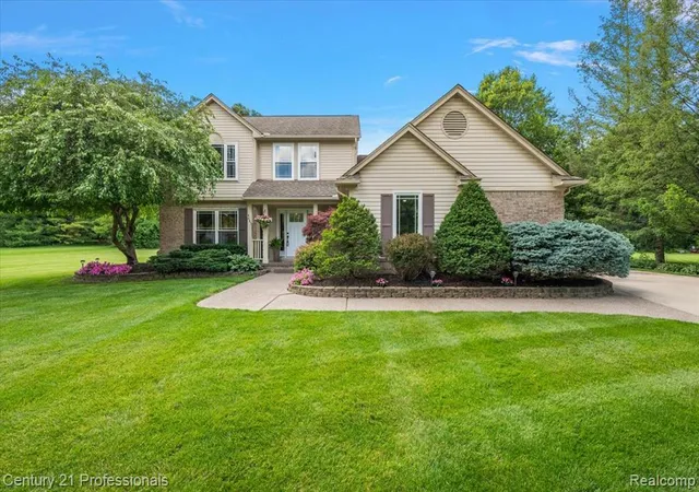 Homes for sale in White Lake, MI | 4683 Fox Chase Dr, White Lake, MI 48383 | MLS# 61005466