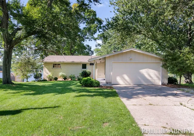 2nd image of 8391 Cowan Lake Dr, Rockford, MI 49341 | MLS# 70554552