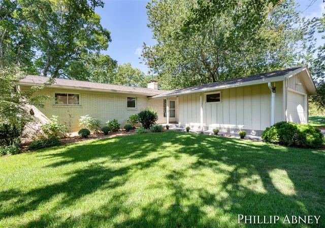 Photo 3 of Sale Pending at 8391 Cowan Lake Dr, Rockford, MI 49341 | MLS# 70554552 | Listing updated on 2026-09-03