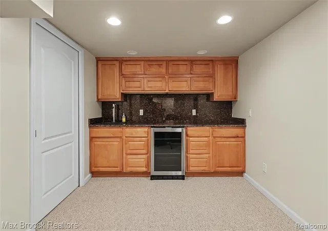 2nd image of 1669 Wimbledon Dr, Walled Lake, MI 48390