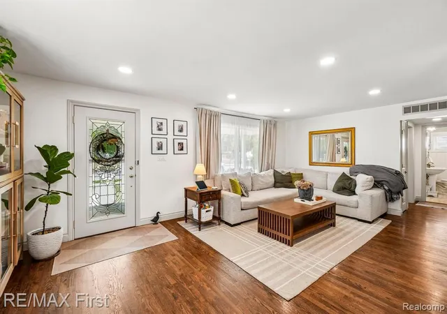 Photo 2 of Sale Pending at 3202 Prairie Ave, Royal Oak, MI 48073 6576 | MLS# 61024300 | Listing updated on 2026-09-14