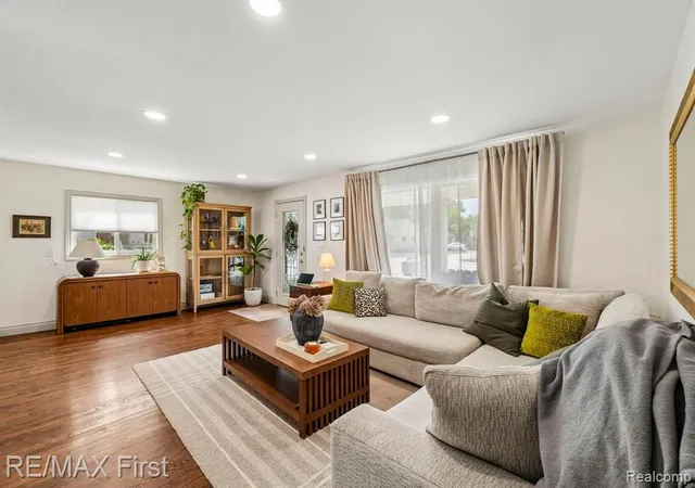Photo 3 of Sale Pending at 3202 Prairie Ave, Royal Oak, MI 48073 6576 | MLS# 61024300 | Listing updated on 2026-09-14