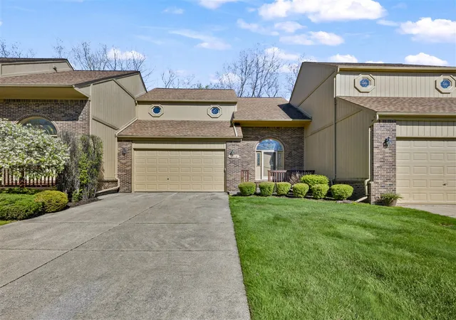 1st image of 2119 Rochelle Park Dr, Rochester Hills, MI 48309 | MLS# 70532520